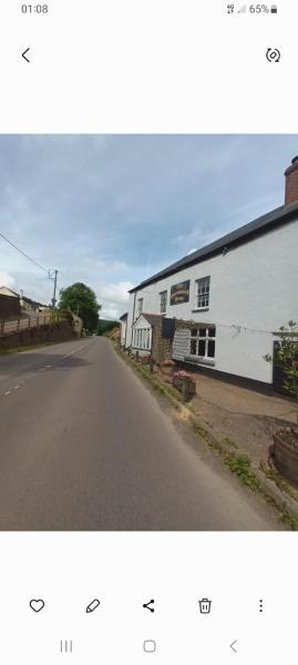 Portsmouth Arms Hotel rooms and cottages